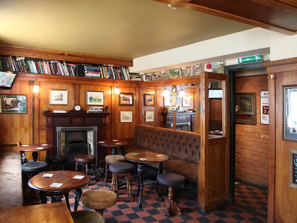Black Horse Foxon St - Internal Seating Area 04 - June 2015.JPG