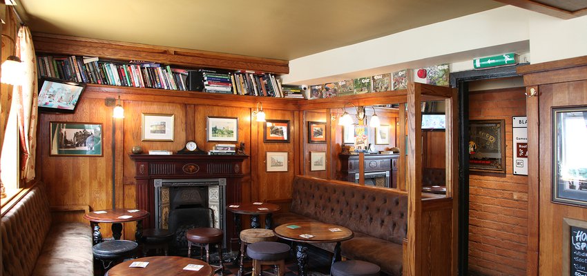 Black Horse Foxon St - Internal Seating Area 04 - June 2015.JPG